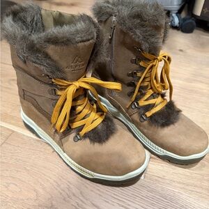Alpine Brown Winter Boots with Yellow Laces